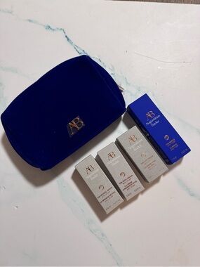 Augustinus Bader Velvet Cosmetic Pouch with Skincare Set - Royal Blue